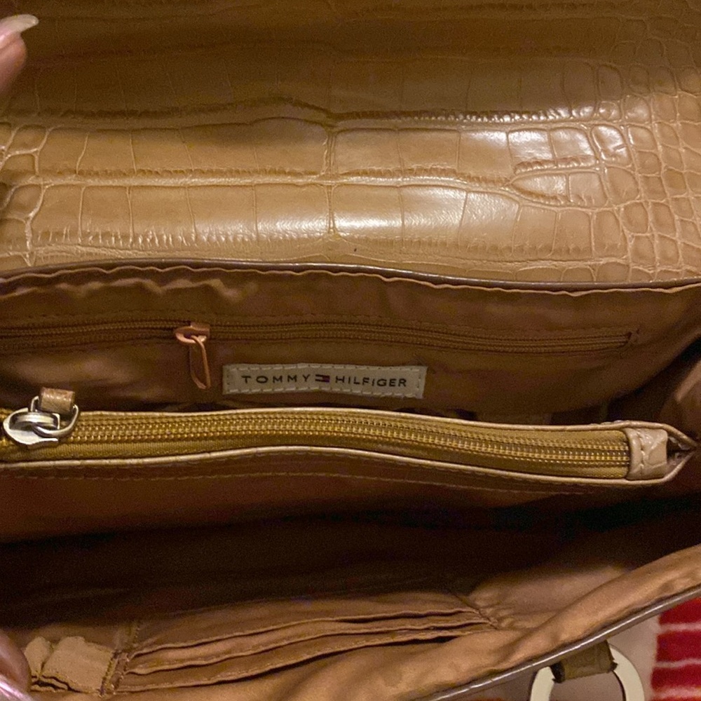 Tommy Hilfiger purse - Picture 3 of 10